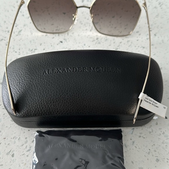NWT Alexander McQueen Sunglasses All inclusive Beautiful SHADES - Picture 6 of 9